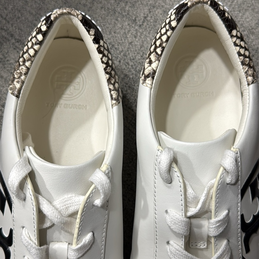 EUC Tory Burch Leigh T-Logo Leather Sneaker Roccia - Picture 8 of 12